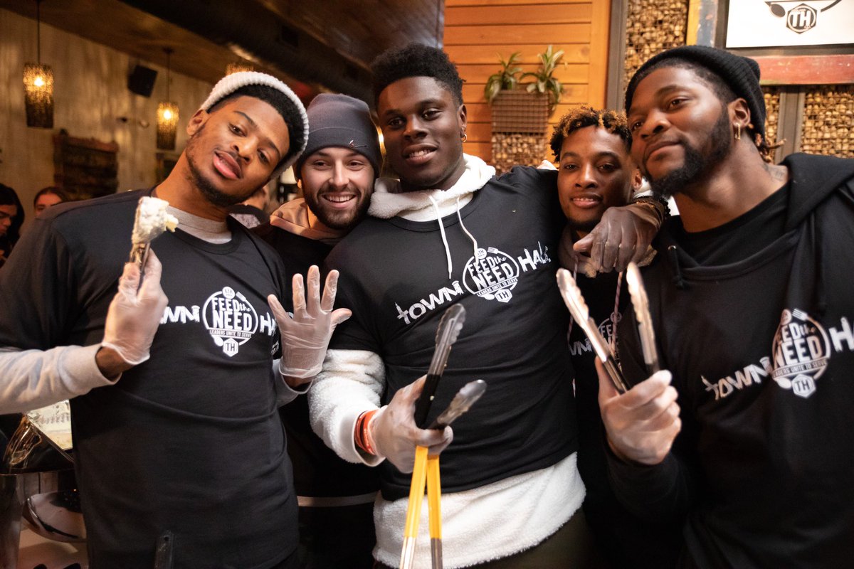 PumpkinNation's tweet photo. More photos from todayβs 6th annual Feed the Need at @TOWNHALLOHC! #THFeedTheNeed #Browns #Thanksgiving
πΈ: @FrancisAngelone https://t.co/VLD47jzbGm
