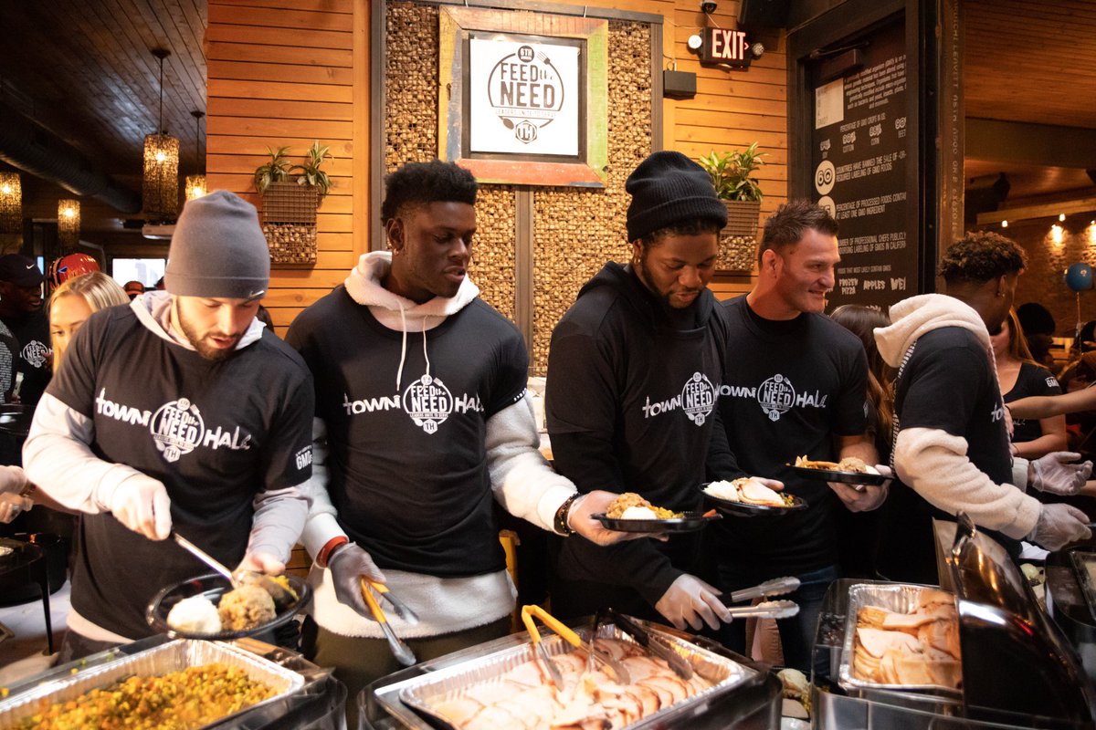 PumpkinNation's tweet photo. More photos from todayβs 6th annual Feed the Need at @TOWNHALLOHC! #THFeedTheNeed #Browns #Thanksgiving
πΈ: @FrancisAngelone https://t.co/VLD47jzbGm