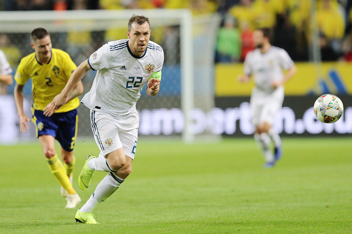 Друзья!
Мы очень расстроены из-за результата и из-за того, что нам не удалось сегодня вас порадовать. Надеемся, что отбор на ЕВРО окажется успешным! Верим, что мы все вместе преодолеем трудности и в следующем году добьемся новых важных побед.
Спасибо вам, вы - лучшие болельщики!