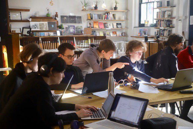 iklectikartlab's tweet photo. Following the great Bela Mini workshop, join us for a talk on wearable computing systems with Dr. #RebeccaStewart @theleadingzero Lecturer at the school of #Engineering and #computerscience @QMEECS Tue 27 Nov| Free https://t.co/zJ72GnVvI9 part of #codinginGE
Ph @Livia_B_Garcia https://t.co/0REoEju2Nv
