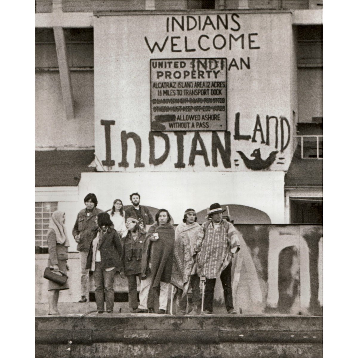 #OtD 20 Nov 1969 78 Native Americans occupied Alcatraz Island demanding more rights. Holding out until June 1971, authorities eventually evicted the protesters without agreeing any demands, but the action helped spark a movement zinnedproject.org/materials/alca…