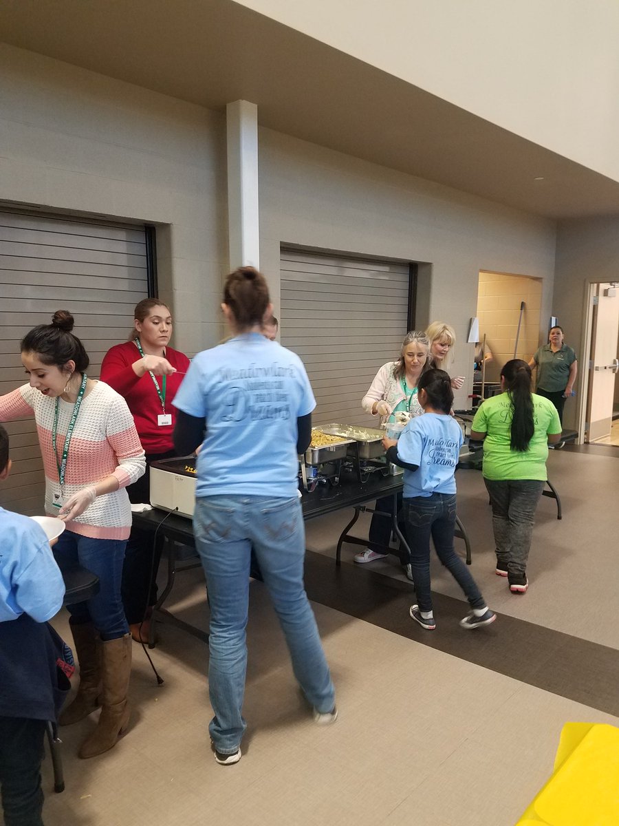 Classen1's tweet photo. Loved having Thanksgiving Dinner with @MeadowlarkMavs and @SWKSREALTORS today. All the hard work and late nights were worth every minute to see the kid's faces! https://t.co/xg3VdJXtkz