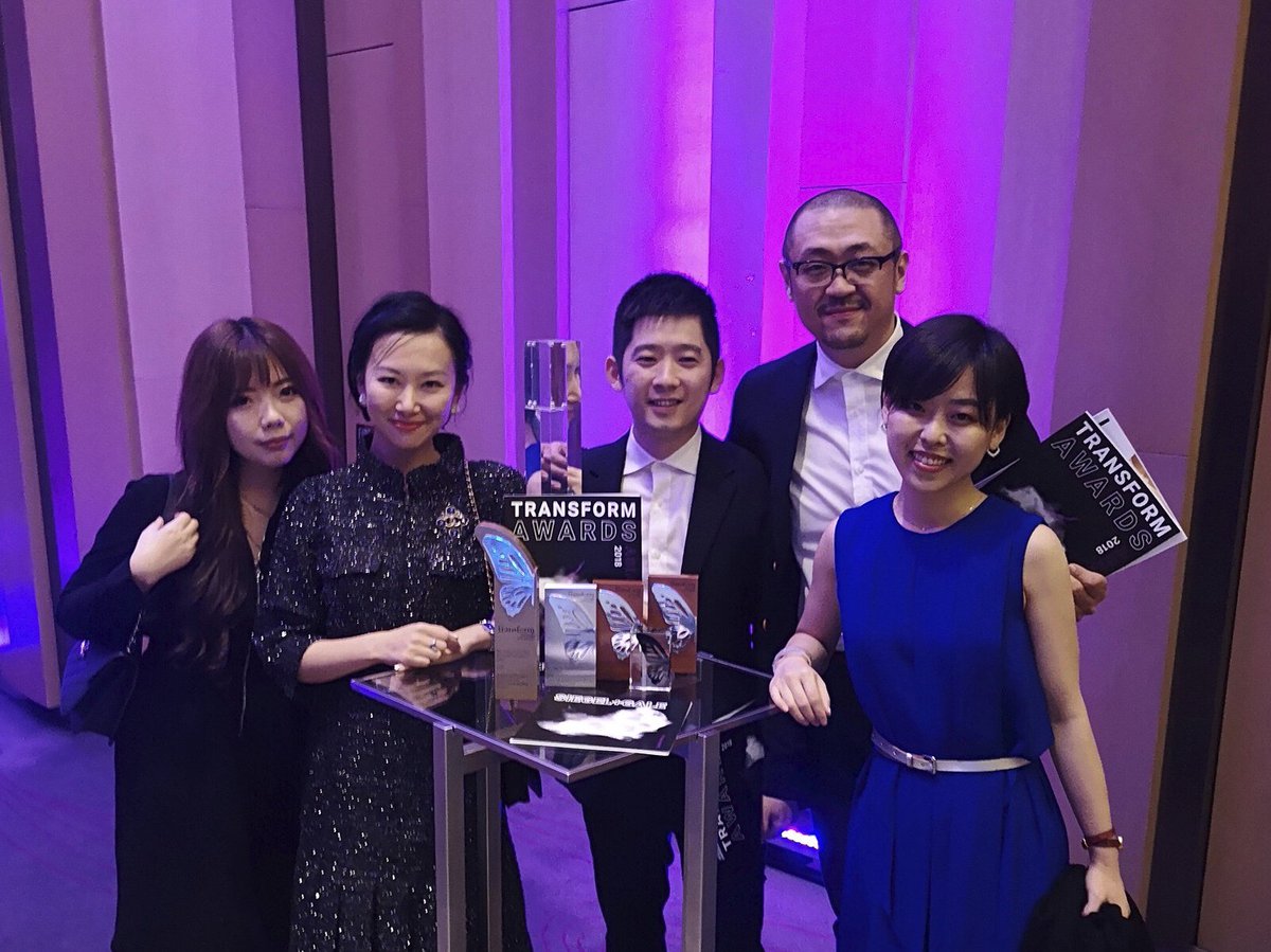 SiegelGale's tweet photo. Say cheese 😬 Our Shanghai team celebrating our SIX award wins tonight at the #TransformAPAC event in Hong Kong. 
⚡️ Congrats to our clients ⚡️
Wison Group 
SATA Tools
YongHe Hair Transplant 
Yonyou Technology
Zhong Yun Xin Data Service
https://t.co/VQN1gvYsuk https://t.co/xMMrJzPuVA