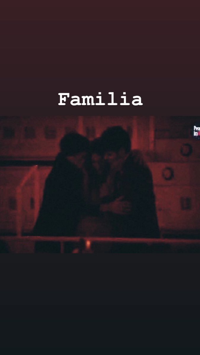 AlfredGarciaPe's tweet photo. 📸 | Publicación de @anaguerra con Alfred y @Agoney : "Familia" ♥️
#PeopleinRedGala2018 #PonteDeRojo 🔴 #AlfredInRed https://t.co/PHE1DoBShf