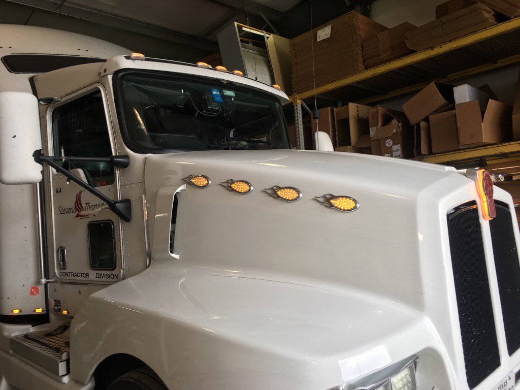 A regular brought his T600 in to get some work done. We thought it came out looking pretty good. #empirechromeshop #kenworth