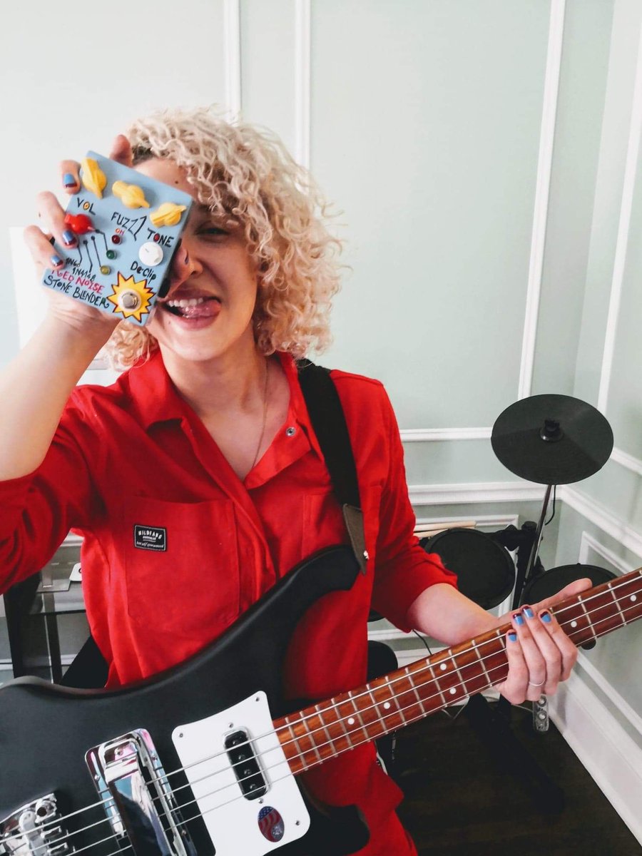 RedNoisePedals's tweet photo. Bassist &amp; goddess @karinelgai of Leftie Lucies looking MIGHTY FINE with her new baby blue Stone Blender 🔥 #guitarpedals #guitareffects #guitarpedal #guitarfx #guitareffect #pedalporn #pedalboard #fuzzpedal #guitareffect #fxpedals #pedalnerds #fuzzpedals #basspedals #basspedal https://t.co/9liIrA1u6B