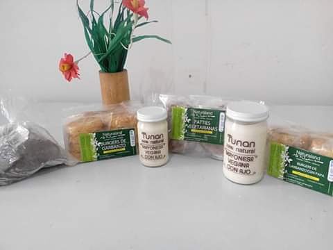 TUKALSV's tweet photo. Sabías que en #TUKAL tenemos una linea de productos vegetarianos y veganosdentro de los cuales esta la deliciosa mayonesa vegana que nos ofrece Tunan, el seitan que es a base de trigo, las patties vegetarianas, las burgers de garbanzo y garbanzo con papa de Naturaland.
Pruebalos https://t.co/vJLaNmX0n9