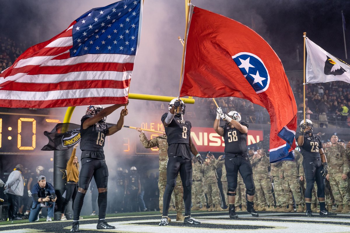 DylannM17's tweet photo. Who wins Saturday? 
Retweet for Vanderbilt
Favorite for  ⊥ennessee https://t.co/xHkpQg7frt