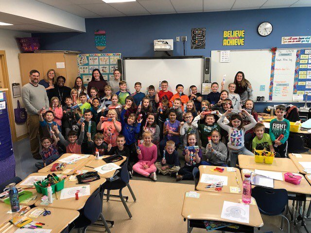 BSpaIBCAS's tweet photo. IB seniors, Liza Balet &amp; Lauren Serenscics led 3rd grade students through Thanksgiving activities. As part of this project, students experienced the spirit of giving by donating toothbrushes and toothpaste to the Gordon Creek Backpack program. @BSCSD @BSHS @iBInternational https://t.co/oruyCk2YEk