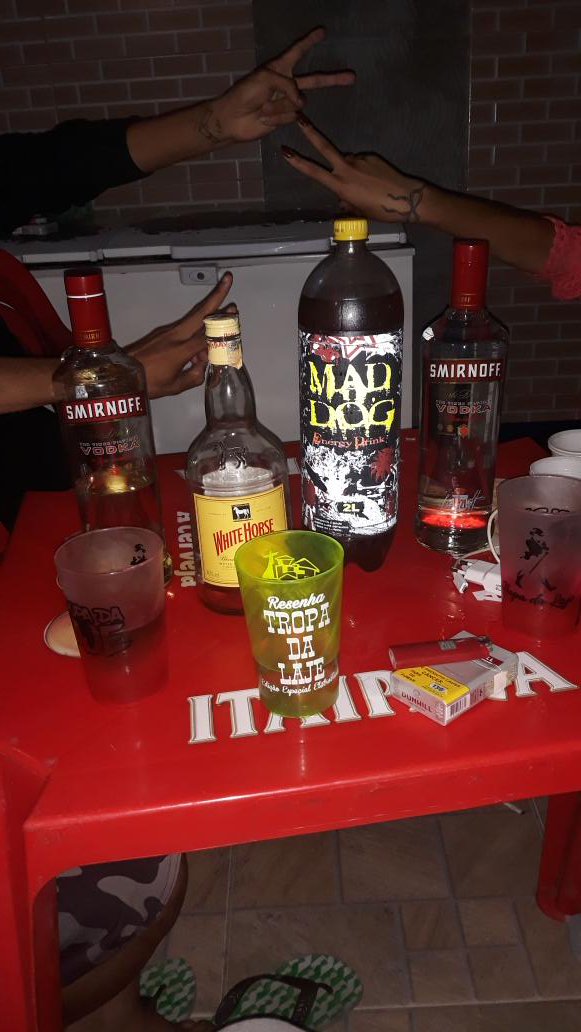 Emilly80551123's tweet photo. Nada mal pra uma terça, @PaivaThaisa_ @Washing08397733 @KabelinhoC @taynarapink2011 🤤🍻🍻💃🏼 https://t.co/Oj3YuWozmG
