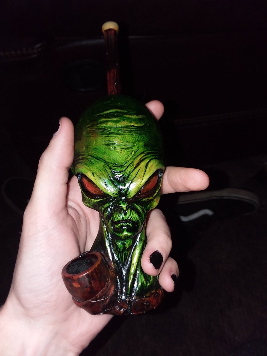 symbixte420's tweet photo. New pipe 🖤👽🔥
#Alien #Space #Extraterrestrial #UFO #Stoner #Weed #fourtwenty #blazeup https://t.co/0wq7IvtJBq