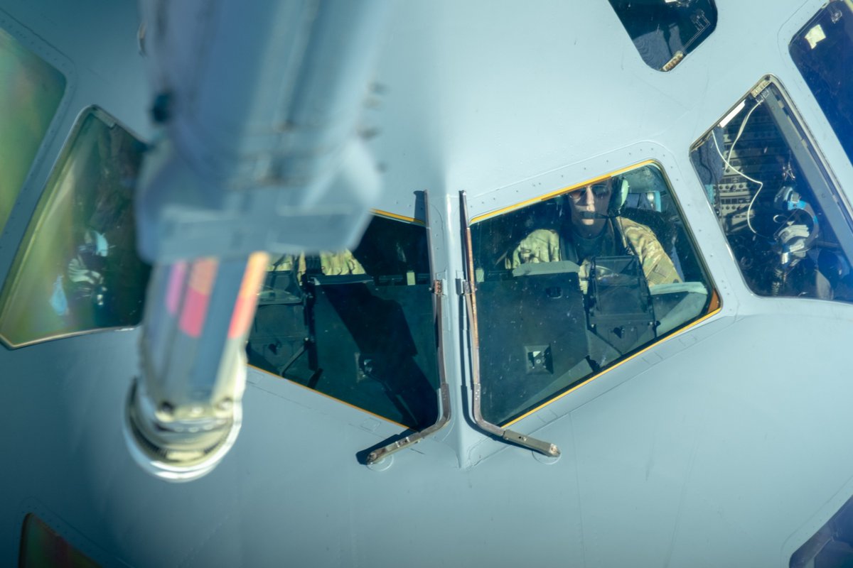 AirMobilityCmd's tweet photo. We'd have the same smile if we were that C-17 pilot! This rapid global mobility mission is pretty awesome! #TTailTuesday https://t.co/cJJP9PIECz