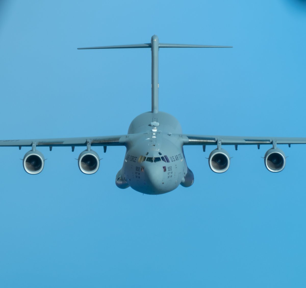 AirMobilityCmd's tweet photo. We'd have the same smile if we were that C-17 pilot! This rapid global mobility mission is pretty awesome! #TTailTuesday https://t.co/cJJP9PIECz