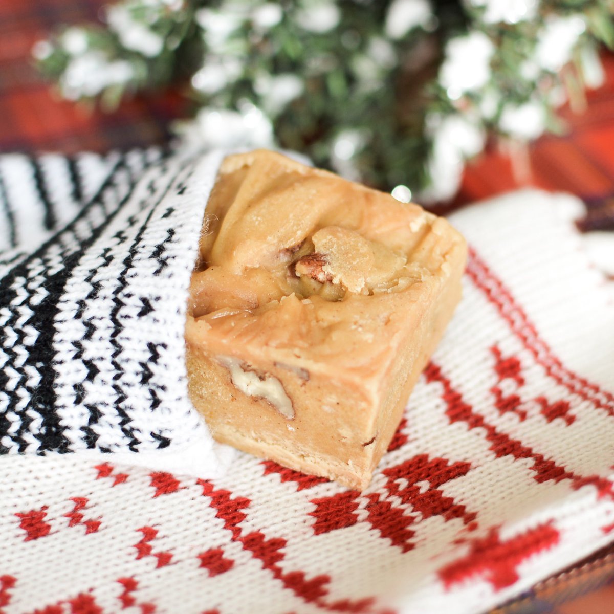 SanvadaNews's tweet photo. As we start thinking of #giftideas for the #holidays, we can’t help but fall in love with all the subscription boxes out there! They’re perfect for everyone (and you can order from the couch)! Check out our new fave: @sofudgingdelish! #subscriptionbox #sofudgingdelicious https://t.co/trAI0D3IQ5