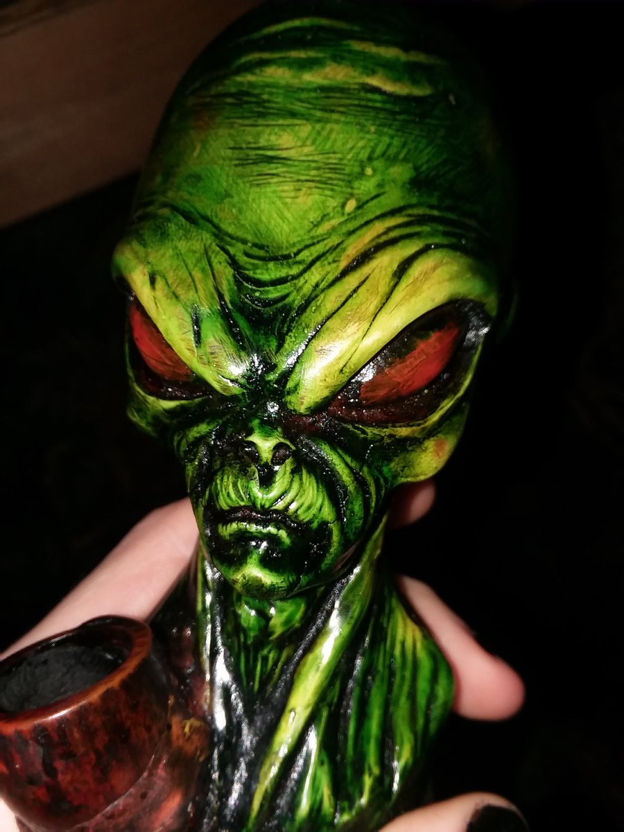 symbixte420's tweet photo. New pipe 🖤👽🔥
#Alien #Space #Extraterrestrial #UFO #Stoner #Weed #fourtwenty #blazeup https://t.co/0wq7IvtJBq