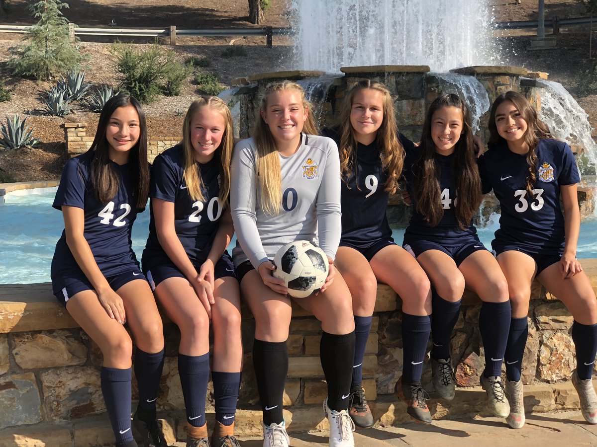 shssoccer_girls's tweet photo. Picture Day! 
#classof2019
#classof2020
#classof2021
#classof2022
#fourclasses
#ONEfamily
💛⚽️💙
@sohsraiders @sohsathletics @sonoraASB https://t.co/VQUa8Tvss7