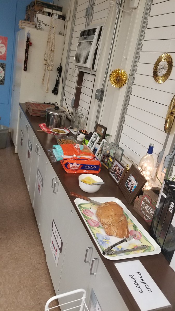 derek_govin's tweet photo. Today my Ss used #visualrecipes to create a FANTASTIC Thanksgiving Feast! So incredibly proud of my leadership girls who come in, take control of the learning activity, and lead my Ss in functional life skills. #studentled #tlap @HSG_HI #hsghi #SPEDucator https://t.co/qp5CUyCWRO