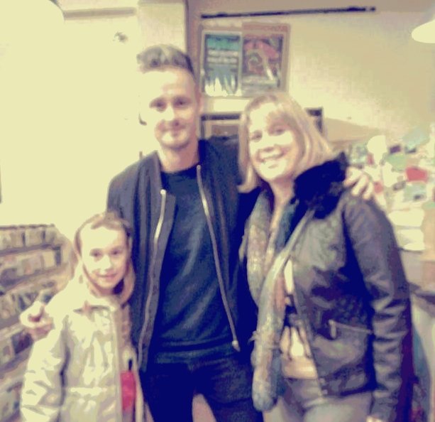 1066Times's tweet photo. A year ago, Poppy and I had the great pleasure of meeting #TomChaplin at his CD signing for #TTOC in Bexhill. He was lovely, and seemed to appreciate his #BattleRock that we gifted him! Christmas came early! ✨✨❤️❤️ https://t.co/JwShrsrmxC