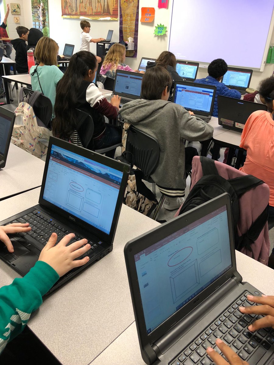 abenton00's tweet photo. What more could you ask for; focused learning. There is power in a 1:1 environment when coupled with the right tools and teachers. ⁦@OnslowSchools⁩ ⁦@MicrosoftEDU⁩ ⁦@MicrosoftTeams⁩ ⁦@DMSMedia411⁩ #onslowdlt https://t.co/NSWUi0yG40