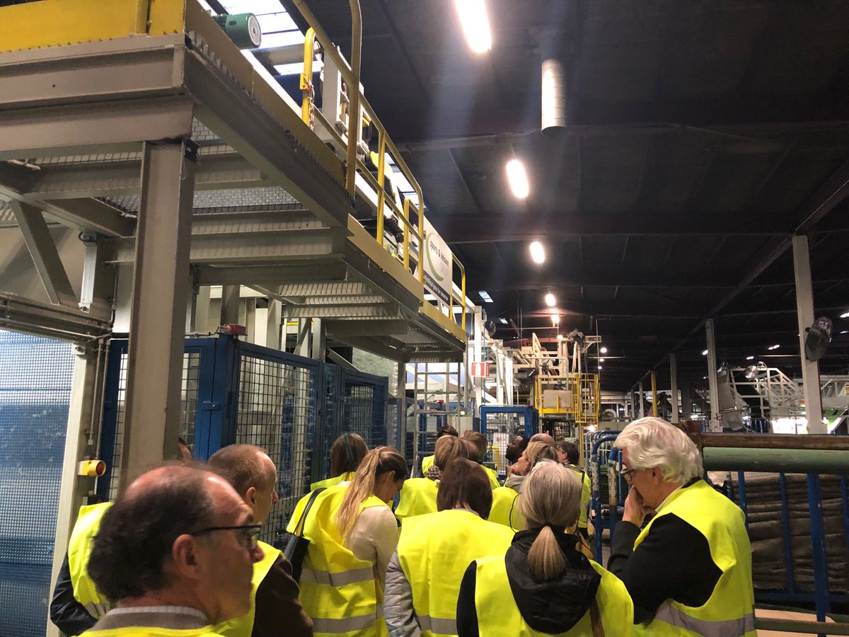 dirkbulteel's tweet photo. Zeer interessant bedrijfsbezoek ⁦@kvkaw⁩ #sportsandleisure  in ⁦@stadsintniklaas⁩. Wereldspeler producent kunstgras in volle groei. Innovatieve maakindustrie zet regio op wereldkaart #UEFA https://t.co/GMMf6bckmd