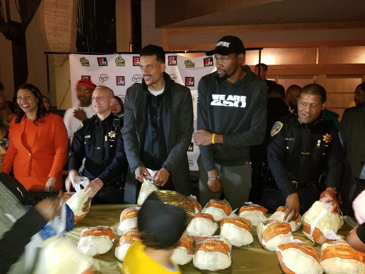 SFPDCares's tweet photo. Tonight's turkey giveaway with some special guest! Thank you to all the sponsors who made this event a success! @SFPDChief @LondonBreed @warriors #sfpdcares https://t.co/jdgGpdrUmV
