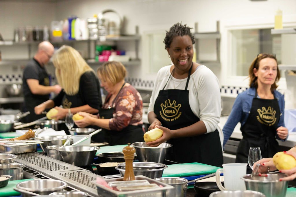 FoodIFancy's tweet image. Rare pic of me at a cookery masterclass. Read about my time at Le Corden Bleu: foodifancy.com/parma-ham-mast… #cookwithparmaham
