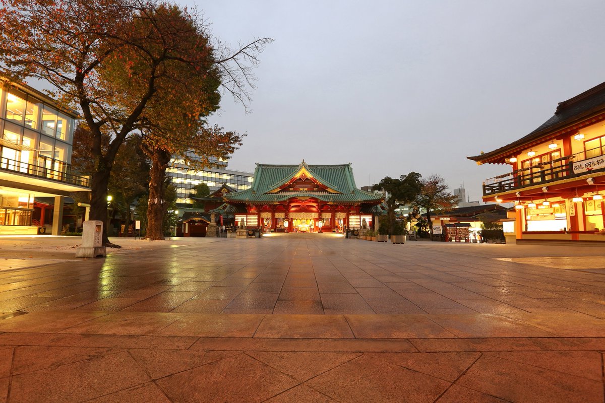 神田明神 神田明神は２４時間お参りができる神社です ですので夜の参拝 夜詣り もできるんですよ ライトアップされた神殿がきれいです T Co Jzwozbtmfz Twitter