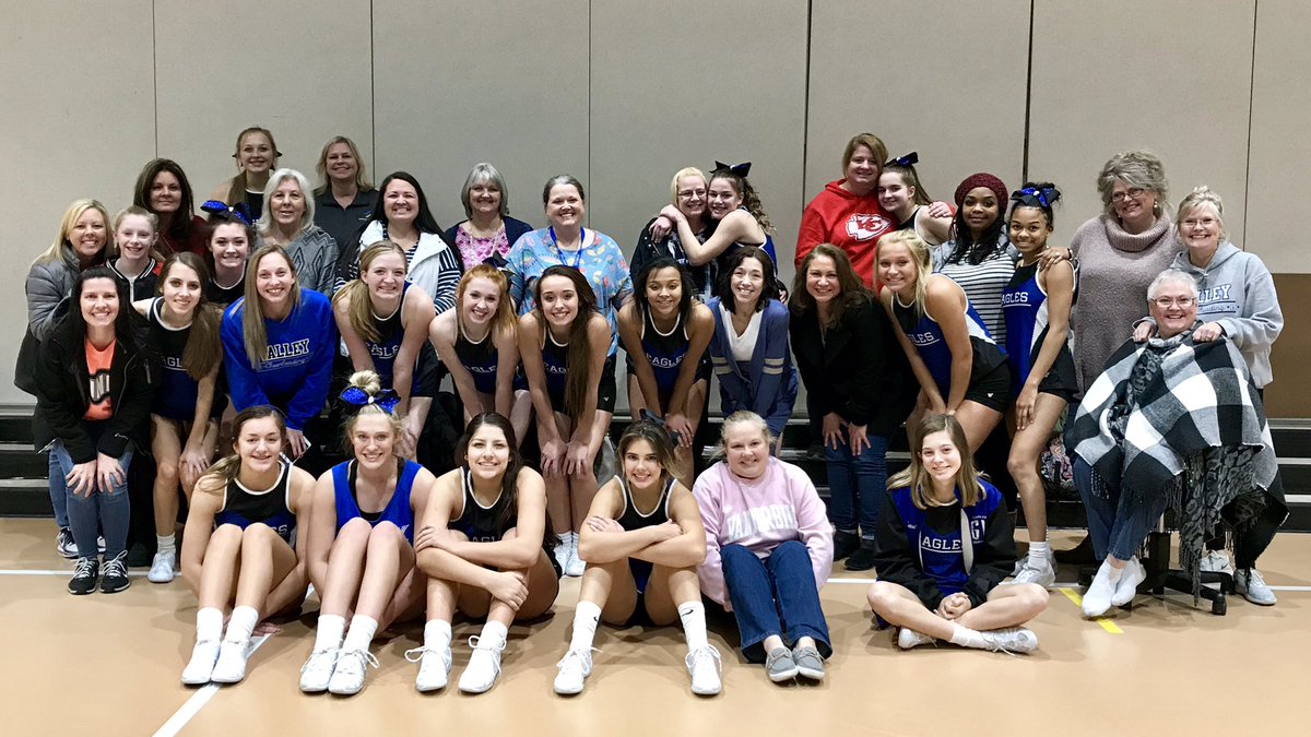 GVSPIRIT's tweet photo. BIG S/O to these special ladies who attended our LADIES NIGHT at Varsity Cheer practice tonight!! We loved having you and appreciate your unending support. Thanks for being OUR biggest cheerleaders!!๐๐๐ #riseup #ladiesnight #dominatestate https://t.co/ThlOySO9qT