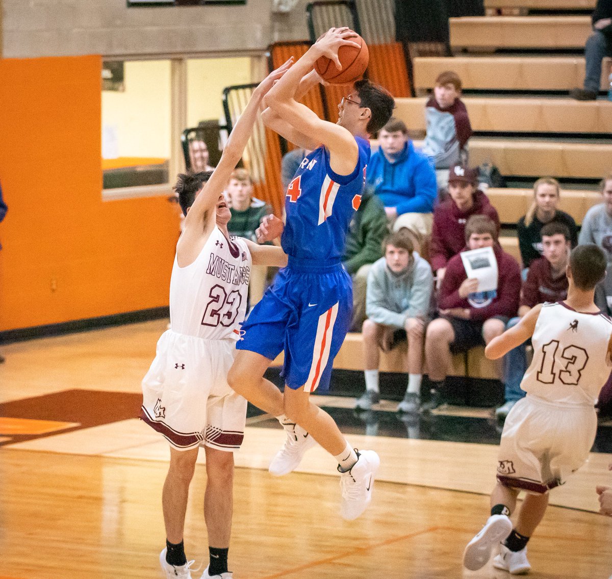 EvannMcClintock's tweet photo. Riverton vs Mendon-Unity tonight #BeardstownTournament 📸@SportsRiverton @CoachKirkptrick @sangamoconf https://t.co/K5xa69WNqt