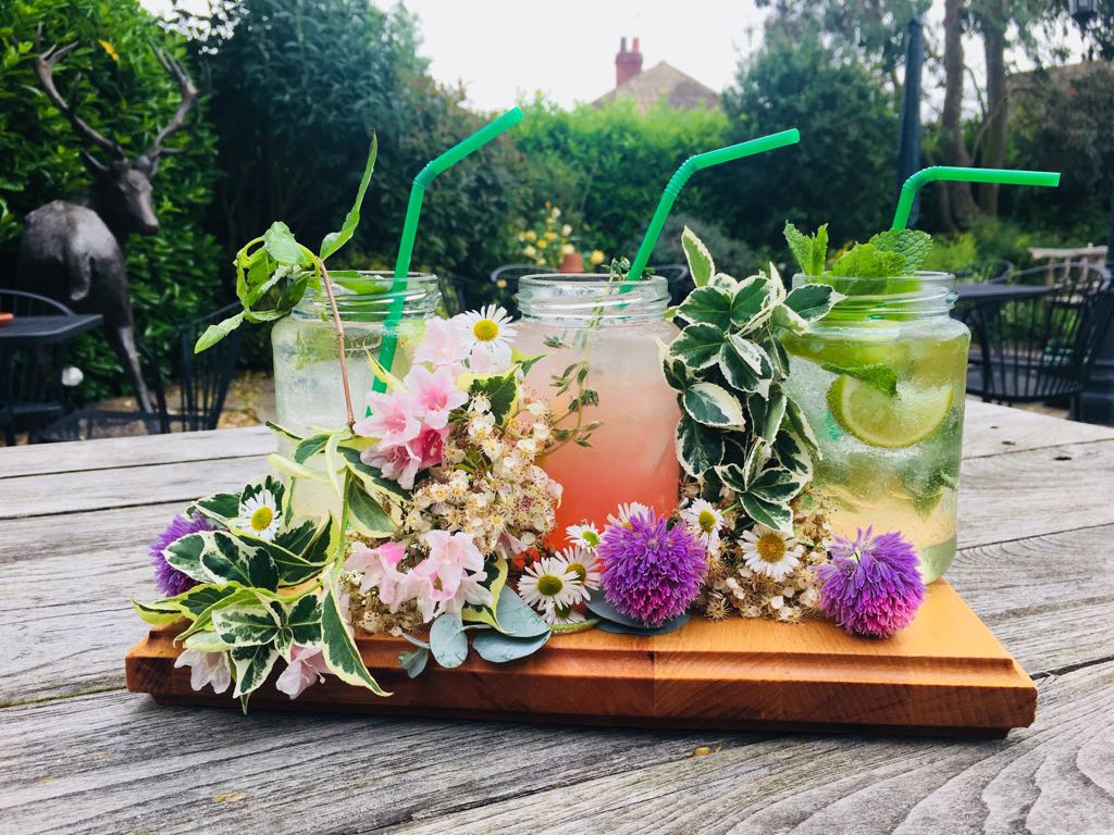 WhiteHartPool's tweet image. Someone say festive cocktails?! Don't worry, don't cry, drink cocktails and fly! Our fabulous festive cocktails are to die for. Are you as excited as we are? A perfect excuse for a "couple of drinks". Happy holidays peoples :)