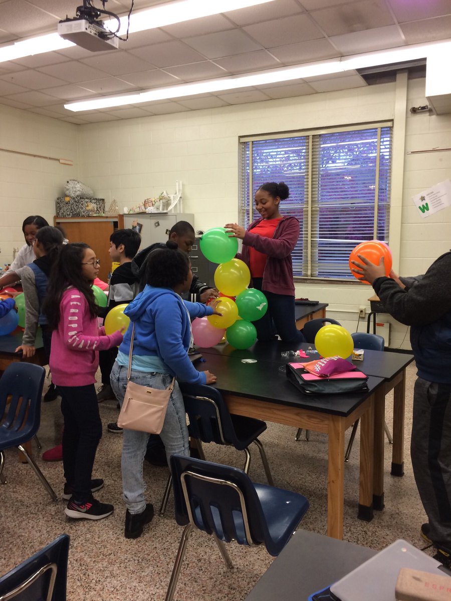 JessicaCecil9's tweet photo. Pride time stem club this morning making balloon towers. Some great engineers in this group! #fcms #PantherPride #OneTeamOneDream https://t.co/womQMoyC5G