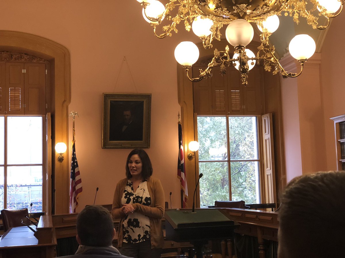 DiRossiKing's tweet image. OACHC’s @teresabishop2 talking with Mt. Carmel nursing students at the @OhioStatehouse today on the important role of advocacy and lobbying in the legislative process! #HealthCenterAdvocatesActivate #LeadsByExample #AdvocacyRockstar #GratefulForColleaguesLikeTRB