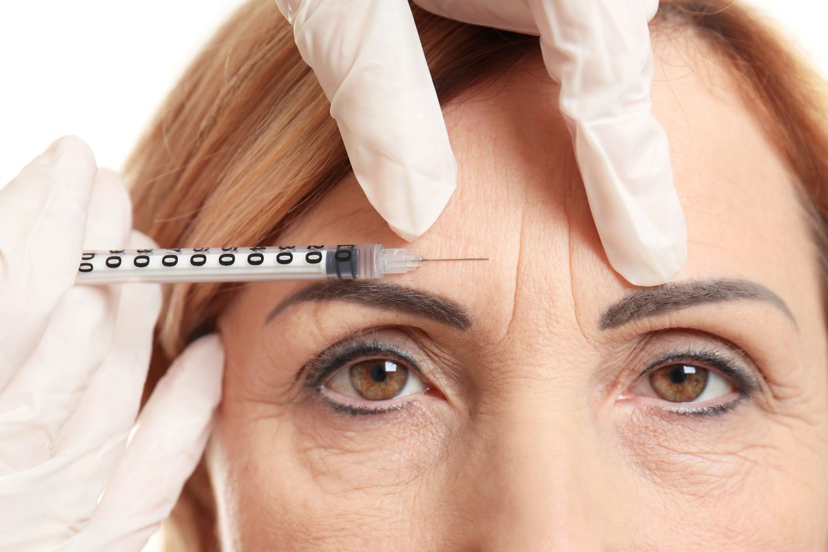 DallasSkin's tweet image. Are you looking for something to treat your #crowsfeet or #frownlines? If so, you may be an ideal candidate for #BOTOX! This injection promotes smoother skin for a softer appearance without the need for invasive surgery or downtime. ow.ly/83ci30mxnxU #DallasSkinExperts
