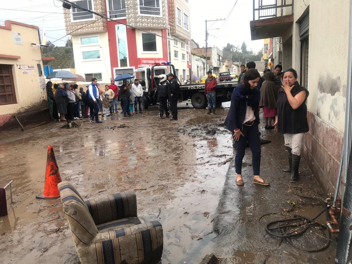 dpin1980's tweet photo. #CosasInusuales
#Foto que lo dice todo
#Chimborazo - #Guano
 #Ecuador - #Lluvias https://t.co/vJcHDbUpch