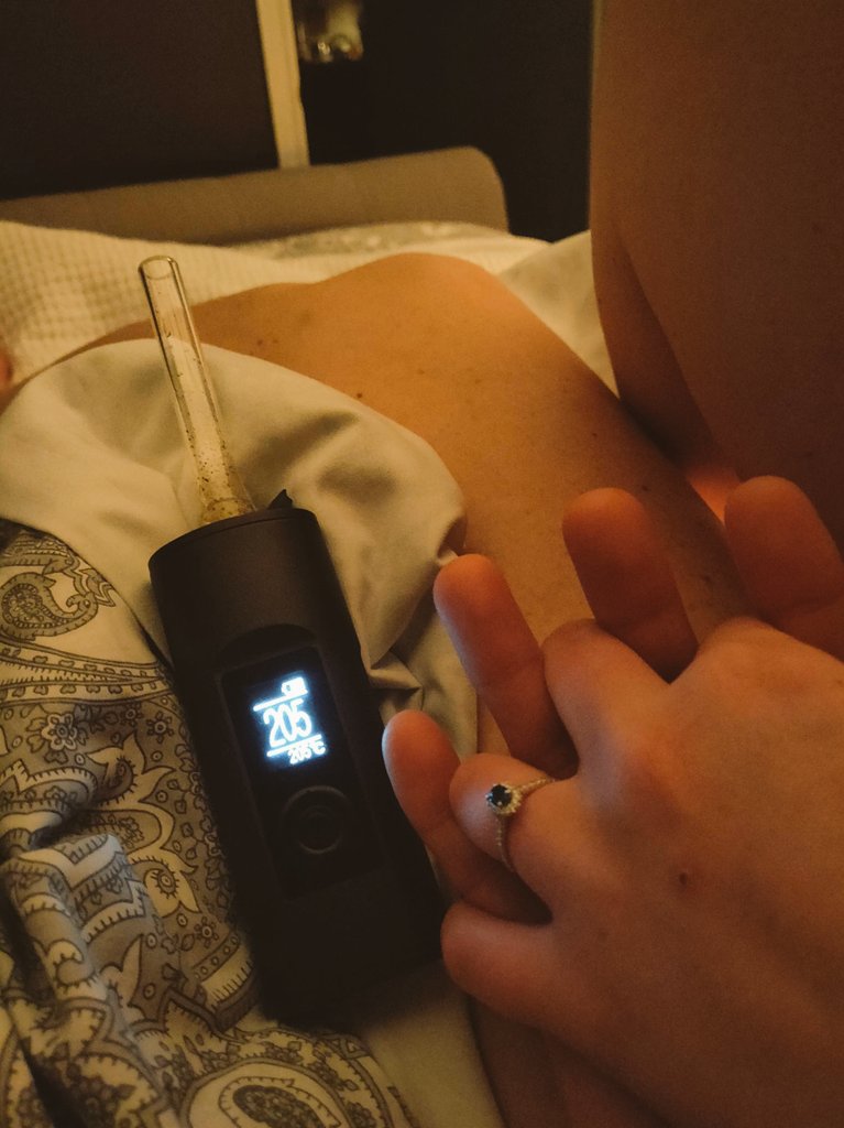 couplesgettinhi's tweet photo. Best "buds" for life!๐
#raspberrykush #weed #highonlove #engaged #RelationshipGoals https://t.co/Z6i4CMK351
