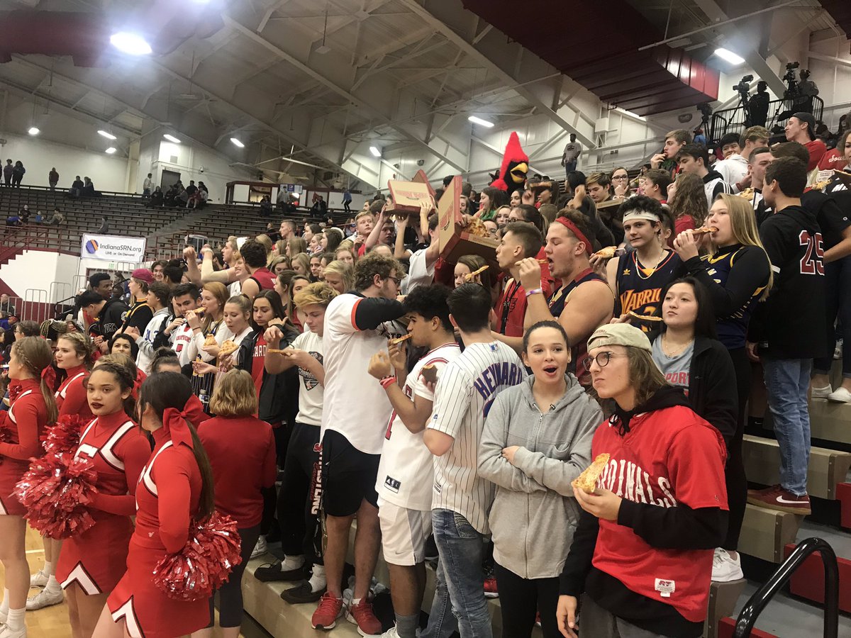 SOPOBC's tweet photo. Thank you @Spt_athletics for the pizza!! ππ#FLYASONE #StudentSection #Cheerblock https://t.co/rrImhG27sT