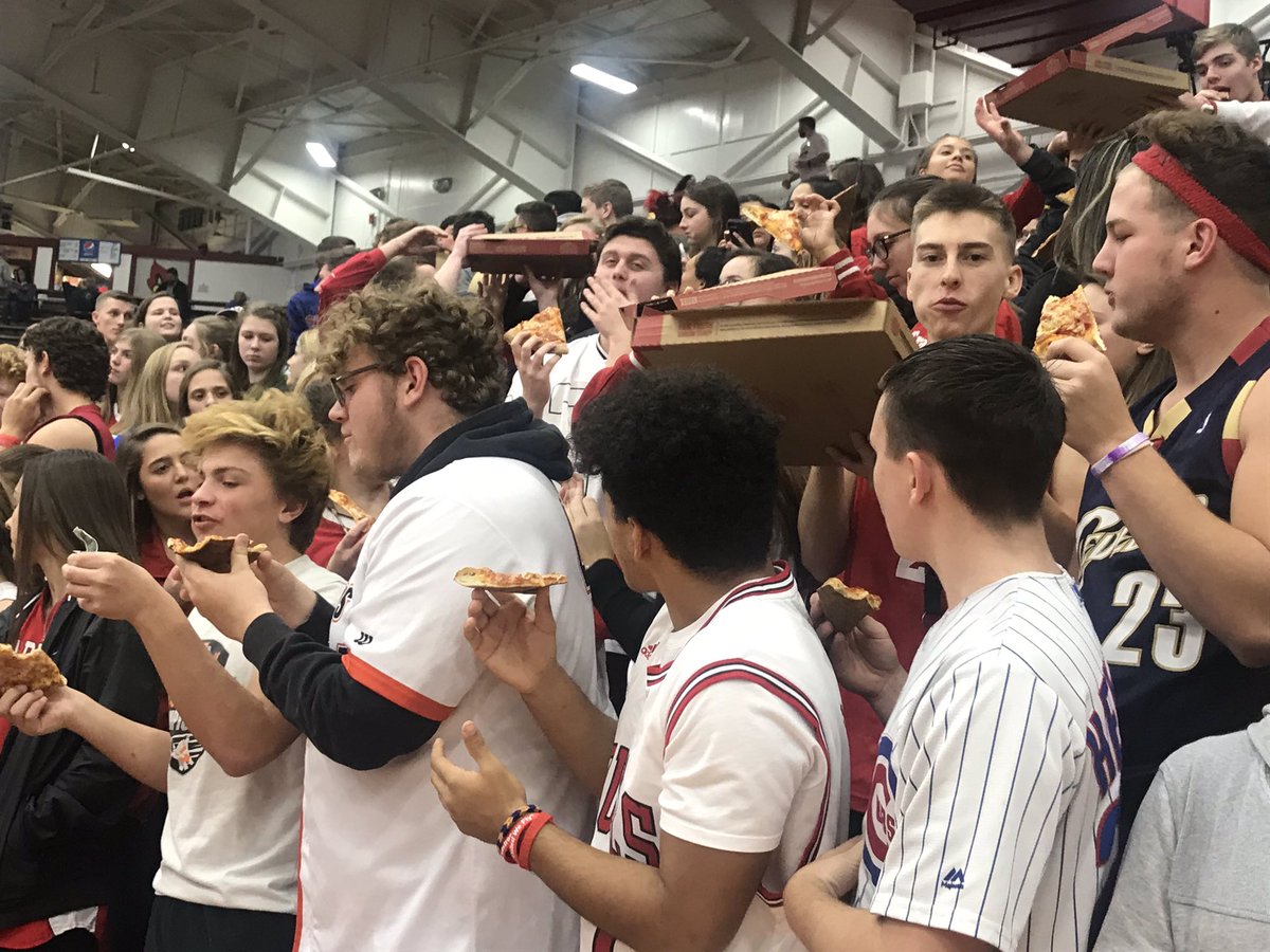 SOPOBC's tweet photo. Thank you @Spt_athletics for the pizza!! ππ#FLYASONE #StudentSection #Cheerblock https://t.co/rrImhG27sT