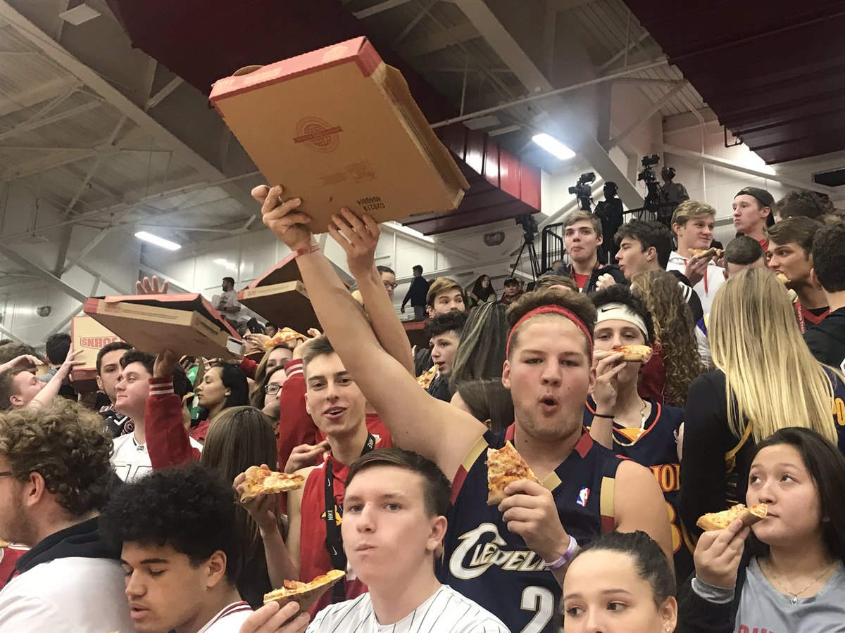 SOPOBC's tweet photo. Thank you @Spt_athletics for the pizza!! ππ#FLYASONE #StudentSection #Cheerblock https://t.co/rrImhG27sT