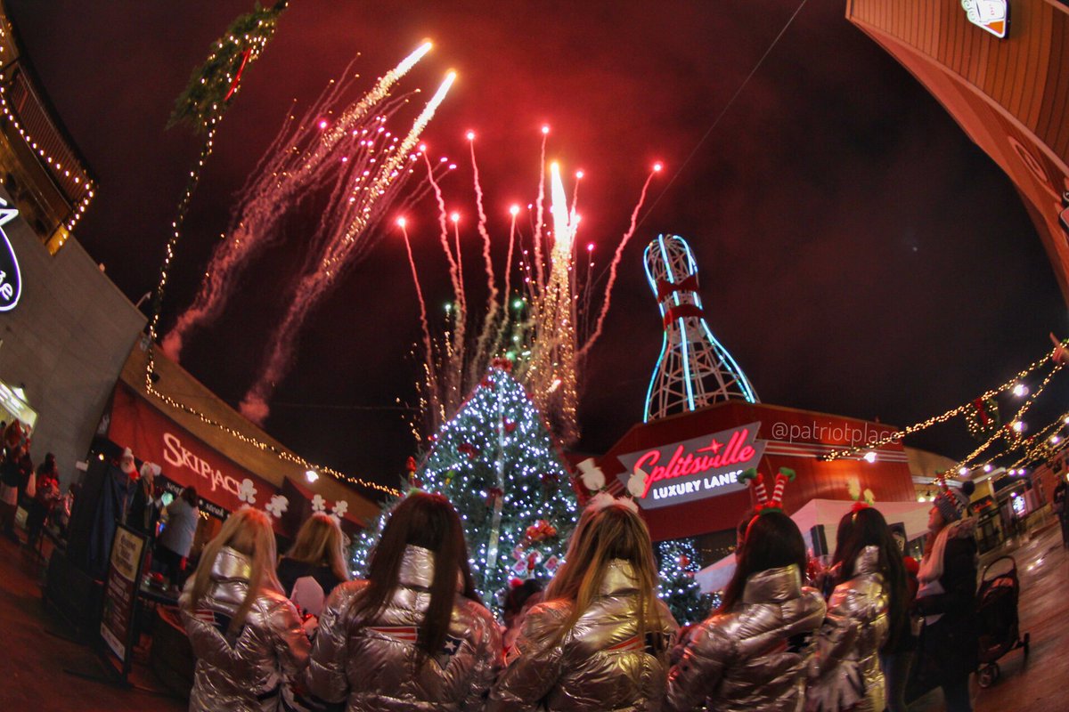 PatriotPlace's tweet image. MERRY &amp;amp; BRIGHT 🎆🎄🎇