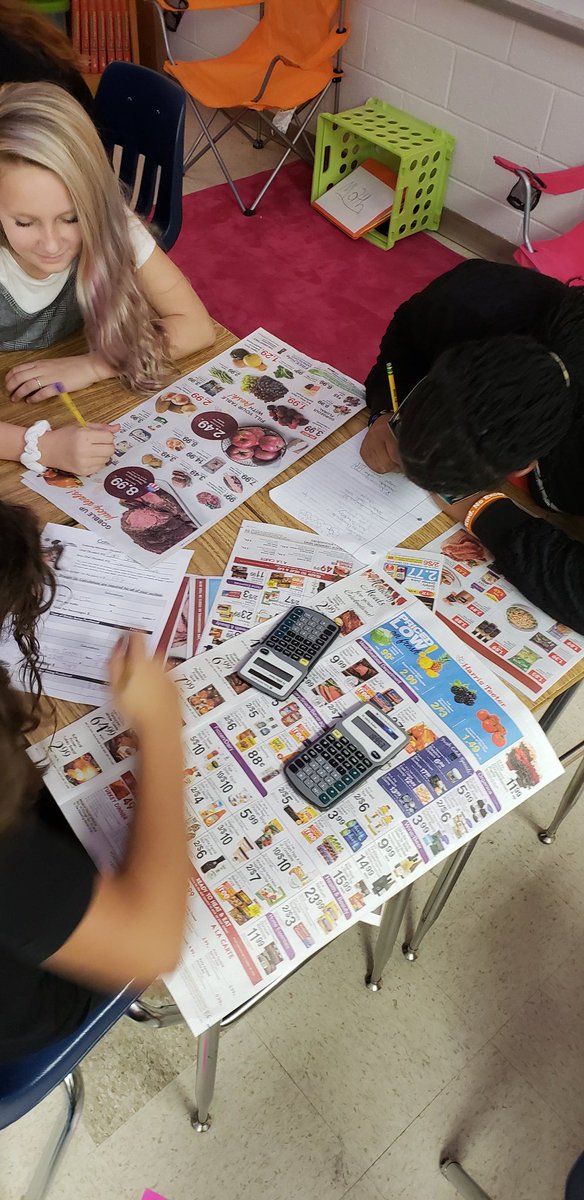 TRocks101's tweet photo. Ss planning a Thanksgiving dinner on a budget...a great way to explore decimals. #EngageYCSD #mathycsd #tmsfamily https://t.co/HXajsG3y6E