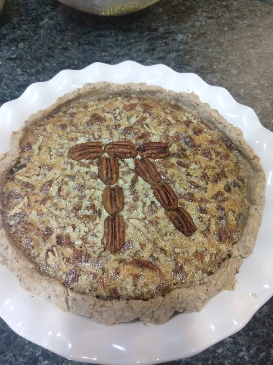 RitaTherPita's tweet photo. Pie is cooling on the rack. Laundry is in the dryer. Made Pumpkin Risotto for dinner. How is it only 7:30pm?! #ComeAtMe50sHousewives #NotActuallyThough #ImExhausted https://t.co/osso8EcZxO
