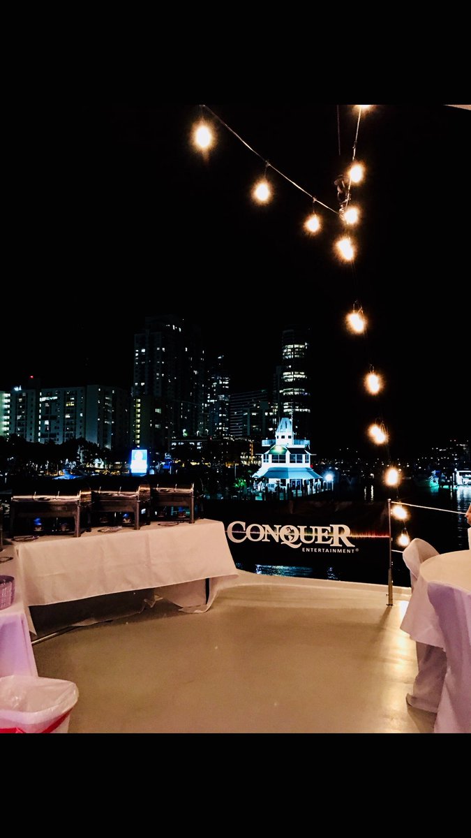 ConquerEnt's tweet image. #conquerparties meet #yachtlife #miamiviews #viplife🙌🏻🔥💪🏻 #artutopia under the #miamilights #conquerlife