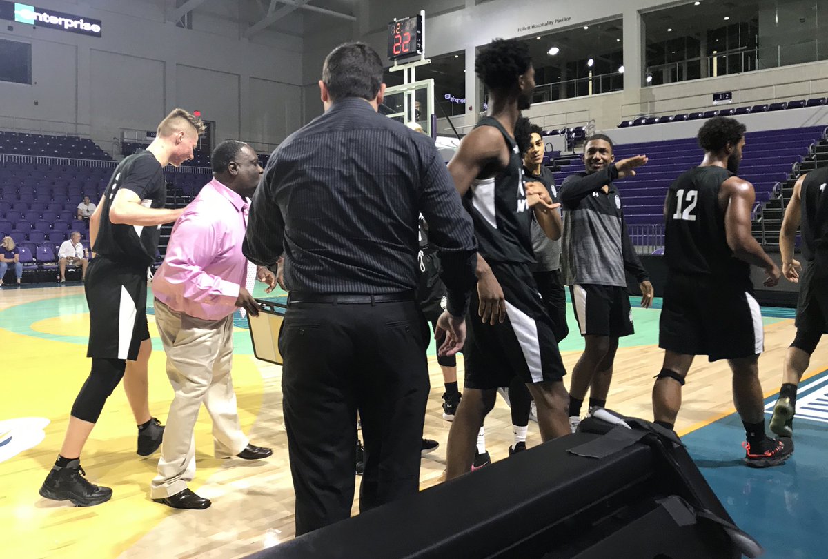 ASASilverStorm's tweet photo. Halftime
@FSWBucs 37
#ASAMiamiMBB 32
#SecondHalfReady #SecondHalfRally
G. Casey (ASA) 12 pts
J. Vilchez (ASA) 9 pts, 2 reb, 2 ast, 2 stl
Tune in live
๐น https://t.co/3FiKW8p1nv https://t.co/Cb6N2b24Ox