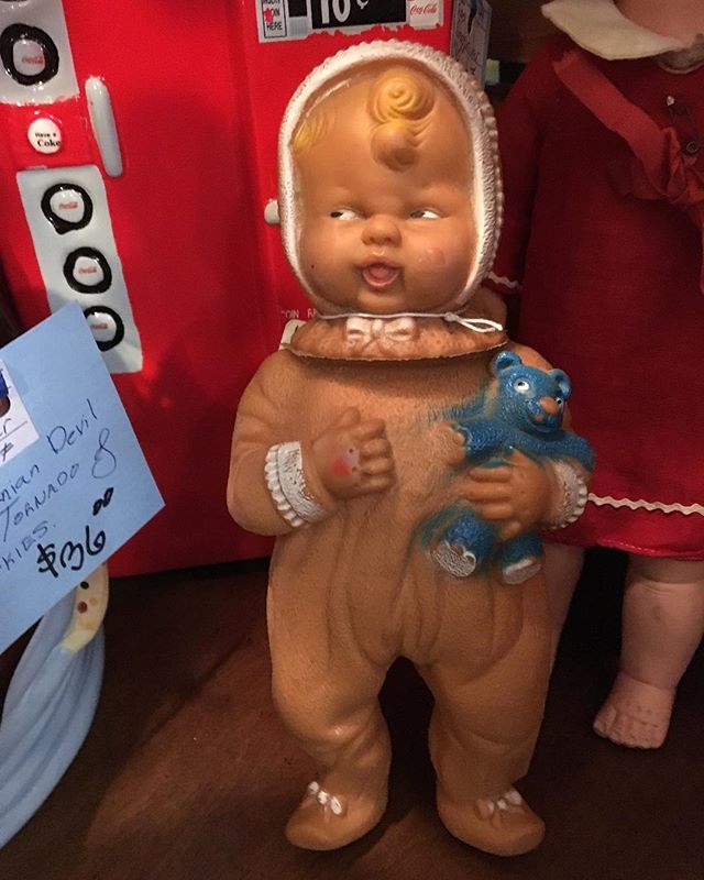 FMEphemera's tweet photo. I have this theory that some toy companies were actually trying to use baby dolls to *discourage* young girls from becoming mothers.
👶🏼
#doll #vintagedoll #babydoll #vintagetoys #fleamarket #fleamarketfinds #thriftfinds #antique #vintage #weird #bizarre … https://t.co/UAgWEAnjkl https://t.co/81pBbLgo6p