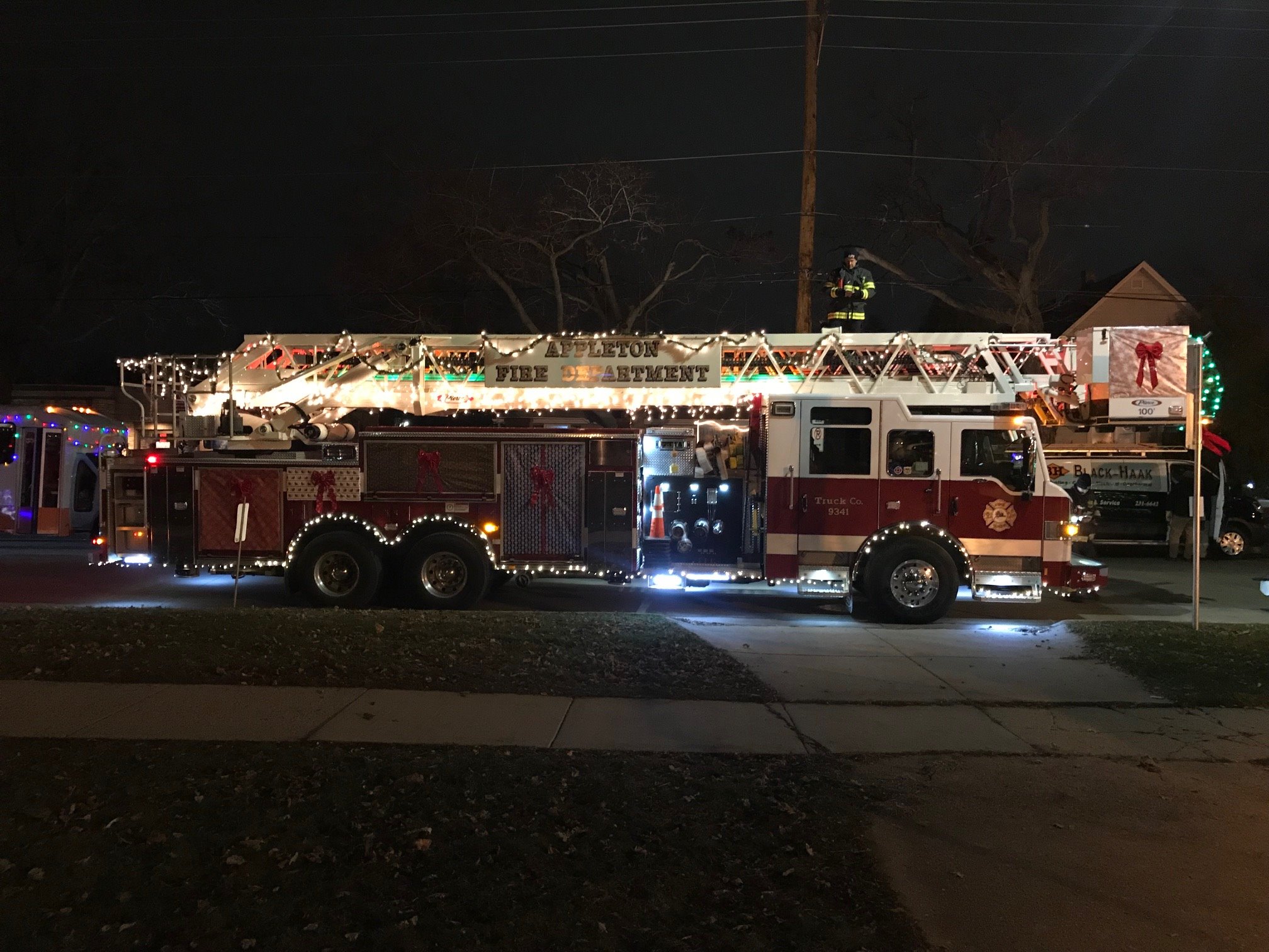 Leton Fire Dept On Twitter 9341 Waiting In Line For The Start Leton Fire Dept On Twitter 9341 Waiting In Line For The Start Letonchristmasparade Our Special Guest Tonight Is Grace Peters From Riverview