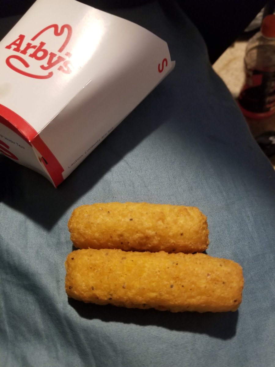 tightlines699's tweet photo. @Arbys where tf the other quarter of my mozz stick? Super disappointed. https://t.co/IqbIXMabHZ