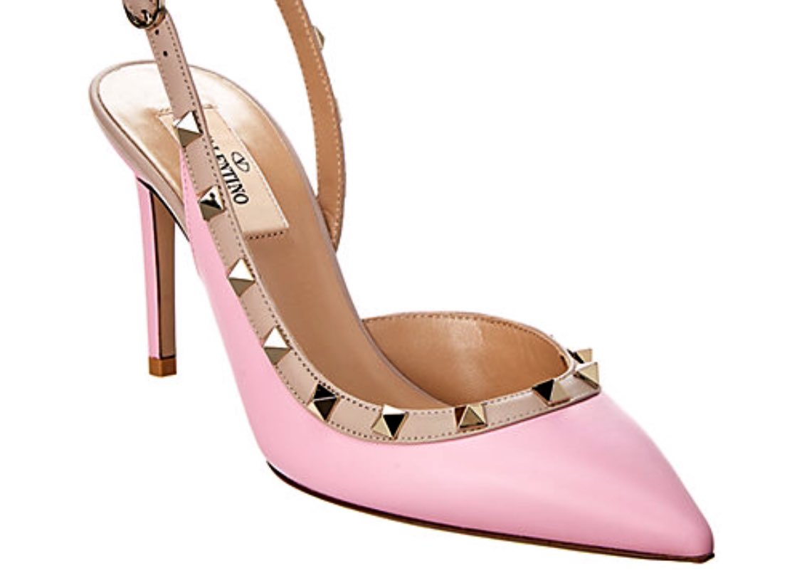 RockstudReality's tweet photo. Loving this @MaisonValentino #Rockstud variation in #pink! #Valentino #Rockstuds 
📸: @RueLaLa https://t.co/aYjKy6IcJU