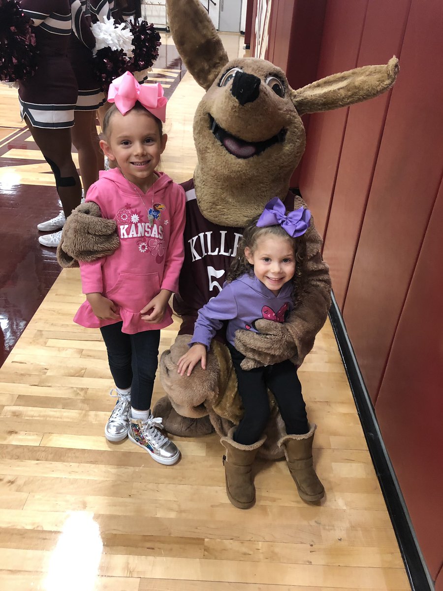 OttCarissa's tweet photo. Thanks to the Killeen High School Kangaroo for showing our little Timberwolves some love today! @KilleenISD_ #💚🐺🏀 #CPPackStrong https://t.co/k77vHbrZ5h