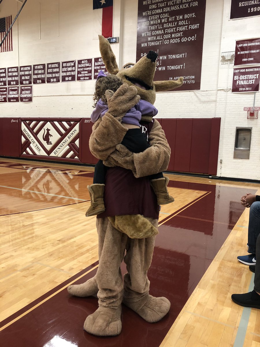 OttCarissa's tweet photo. Thanks to the Killeen High School Kangaroo for showing our little Timberwolves some love today! @KilleenISD_ #💚🐺🏀 #CPPackStrong https://t.co/k77vHbrZ5h