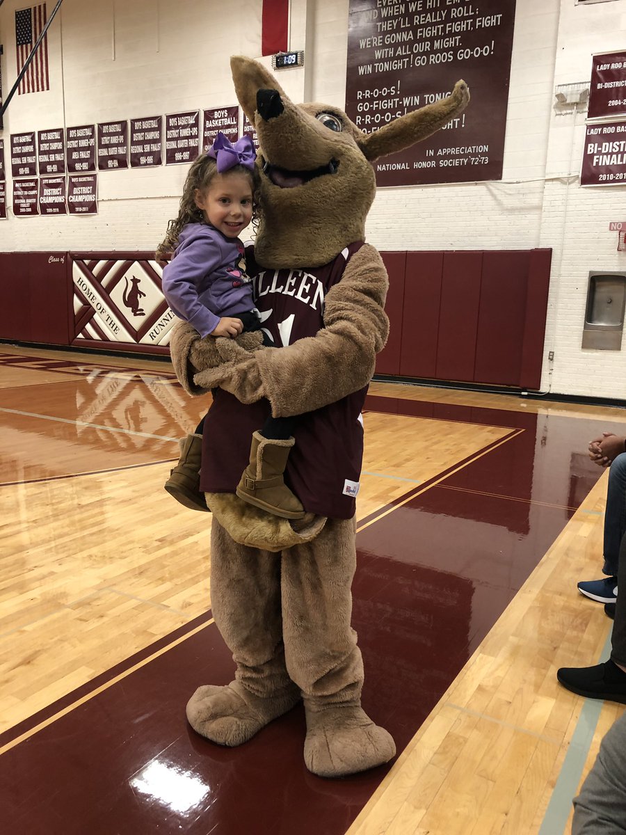 OttCarissa's tweet photo. Thanks to the Killeen High School Kangaroo for showing our little Timberwolves some love today! @KilleenISD_ #💚🐺🏀 #CPPackStrong https://t.co/k77vHbrZ5h